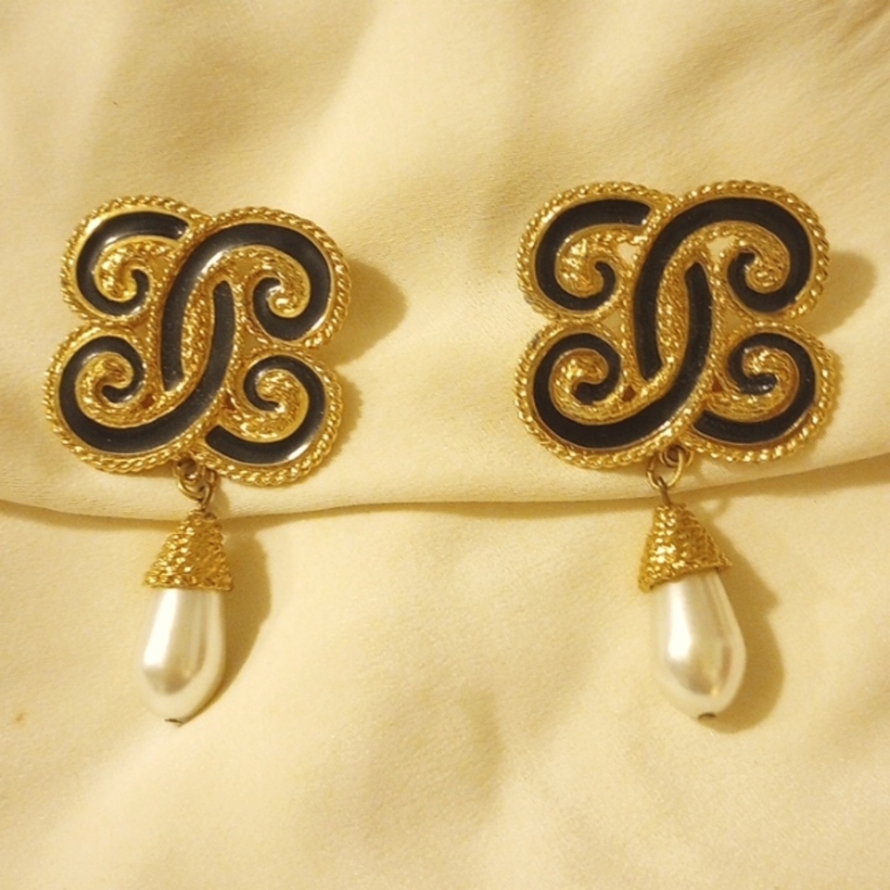 Edgar Berebi Byzantine Infinity love knot vintage earrings